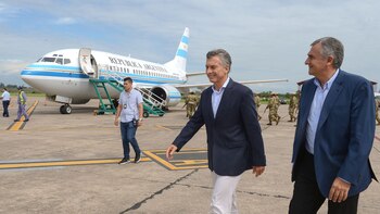 Macri fue recibido en el aeropuerto por el gobernador Gerardo Morales (Presidencia)