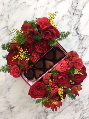 La diseñadora preparó arreglos combinados