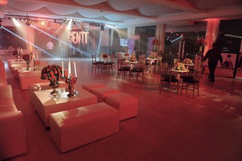 En cada mesa hubo arreglos