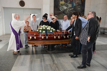 En el entierro de Ana