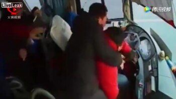 Los pasajeros lo atraparon antes