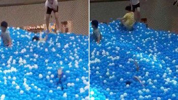 El momento en que la madre saca la mano para pedir ayuda