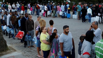 Largas filas para tener acceso