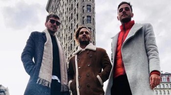 “Lo de Piter Robledo pelotudeando en New York con dos amigos con la guita del Estado fue una jugada brillante del call center. La oposición te la hace tan fácil que tuvimos que inventar algo vergonzoso como para compensar. Si no, es como jugar solos”.