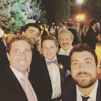 El novio, Alex Campbell, junto