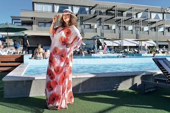 Bajo la mirada curiosa de