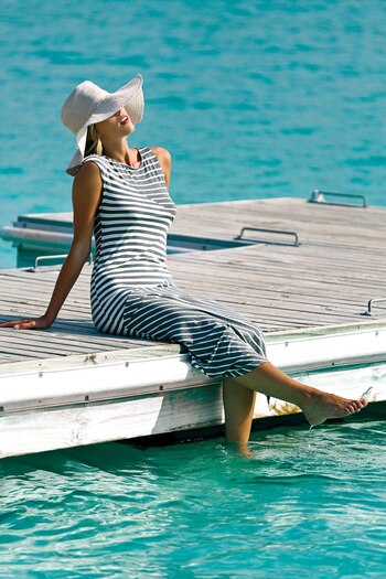 Vestido con rayas a contratono