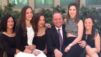 Barnaby Joyce junto con su