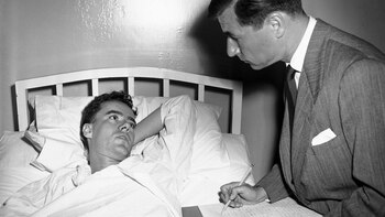 El fiscal Mitchell Cohen interroga