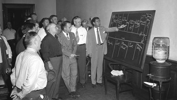 El fiscal Mitchell Cohen señala