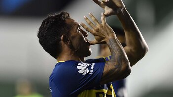 El jugador Carlos Tévez festeja