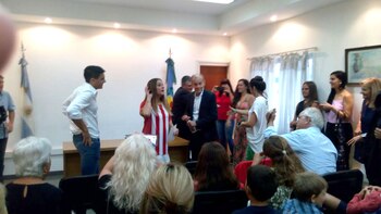 La flamante esposa lució los