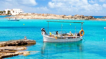 No tiene aeropuerto ni un