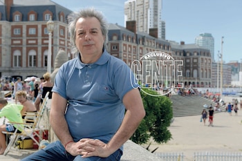 El periodista y escrito Camilo