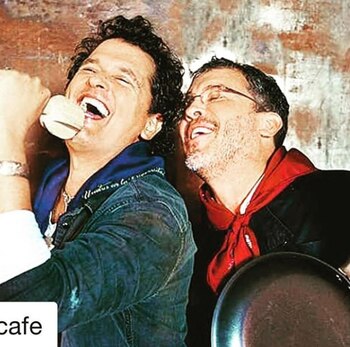 Carlos y Guillermo Vives festejando los 20 años de su restaurante Gaira en Bogotá, Colombia. (Instagram)