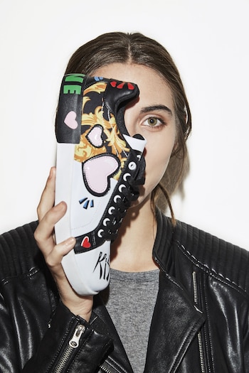 Grafiti urbano. Zapatillas estampadas ($