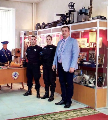 Iván Blizniouk junto a dos