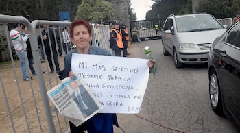 Con un mensaje para la