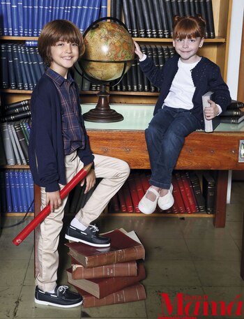 Lucio: cárdigan azul con pitucones