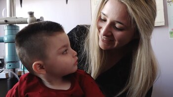 Tian y su madre Belén, en