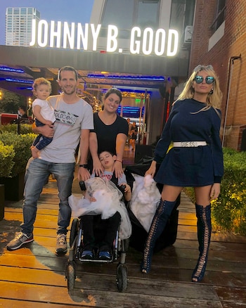 “Por favor solidarios, Jere nos necesita” publicó la mediática junto a la foto con Jeremías y su familia. (Foto: Instagram)