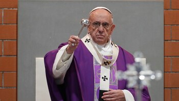 Francisco pidió un alto al