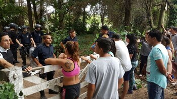 Los vecinos en la puerta