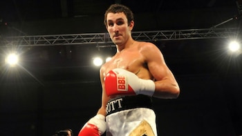 Westgarth comenzó su carrera como