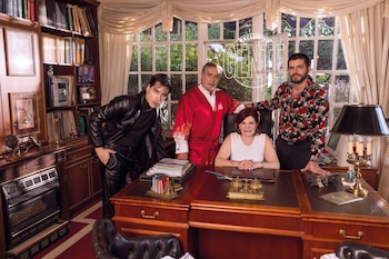 Grimau, Caponi y Sullivan rodean