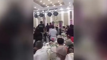 El salón terminó convertido en un campo de batalla
