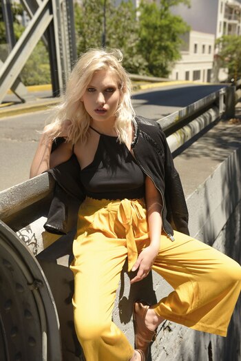 Campera de cuero ecológico y