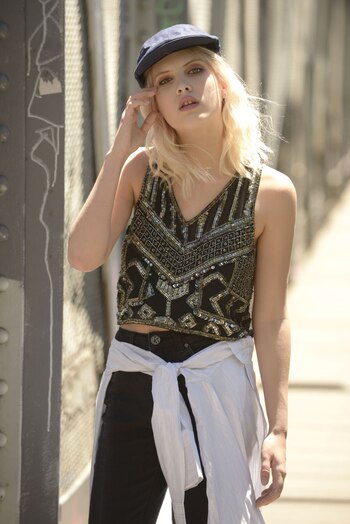 Top bordado con lentejuelas y