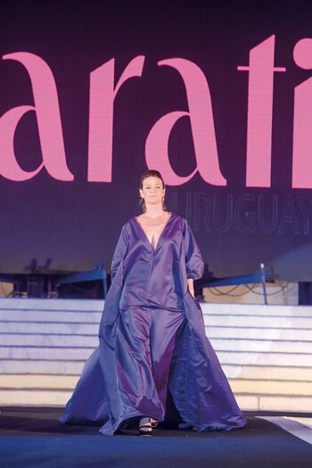 Elegancia en violeta by Adrian