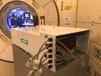 Una réplica de la computadora