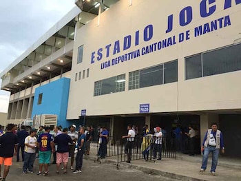 El estadio Jocay tuvo que demoler una de sus tribunas por el peligro de derrumbe