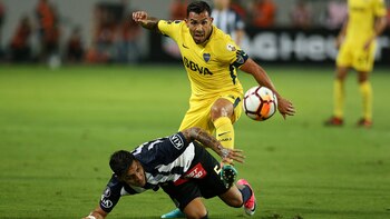 Carlos Tevez en el partido por Copa Libertadores de Boca frente a Alianza Lima (REUTERS)