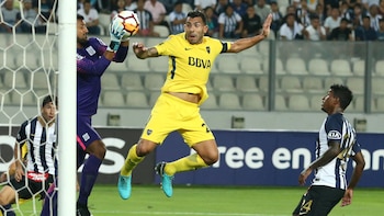 Boca empató en su debut