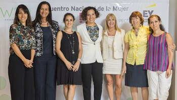 Andrea Grobocopatel, co-Chair W20, y Andrea Rey. socia de EY, y referentes de ONGS (Foto: Santiago Lepera)