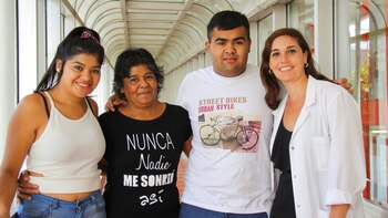 Luciano y su familia están