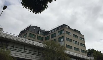 El edificio Adams desde donde Christopher Lewis intentó asesinar a la reina Isabel II en 1981