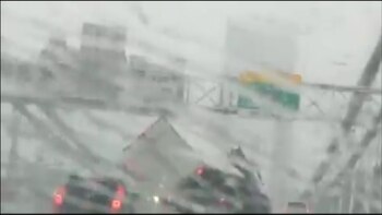 El camión se venía tambaleando por el viento