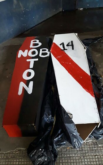 Los “ataúdes” que prepararon los