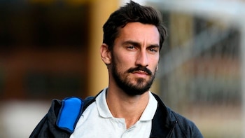 El capitán de la Fiorentina, David Astori, murió horas antes del partido ante Udinese (@TFApod)