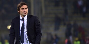 Antonio Conte recordó al reciente fallecido Davide Astori (GIUSEPPE CACACE/AFP/Getty Images/archivo)