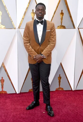 Daniel Kaluuya con saco de