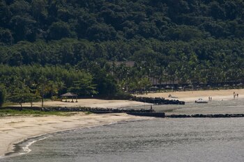 La playa frente al complejo