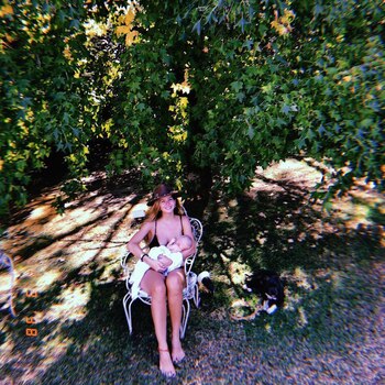 Magnolia plácida en brazos de