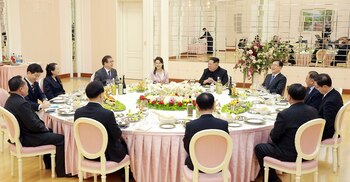 Kim Jong-un compartió una cena