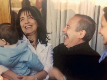 Junto a la Negra Vernaci,