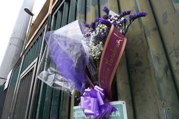 Los simpatizantes de Fiorentina se acercaron al Artemio Franchi para despedir al capitán Davide Astori (AFP)